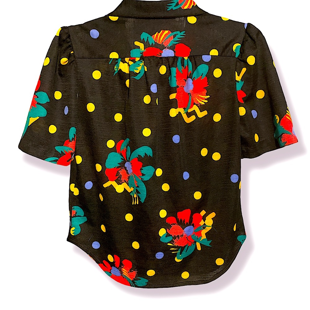 Short sleeve, curved hem (unknown brand) 80’s style blouse.
